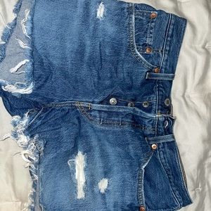 Dark wash Levi’s Jean shorts